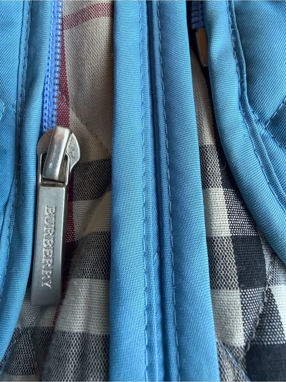 Women’s Burberry Quilted Light Blue Coat - size Small/Medium - Picture 3 of 10